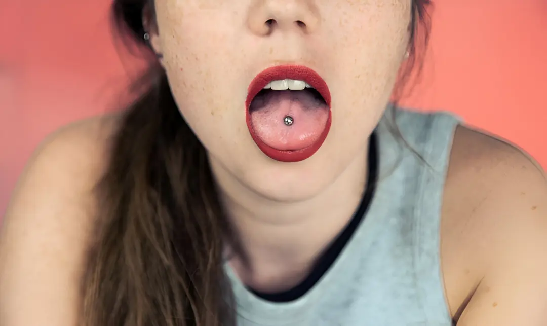 efectos del piercing en la lengua y labios