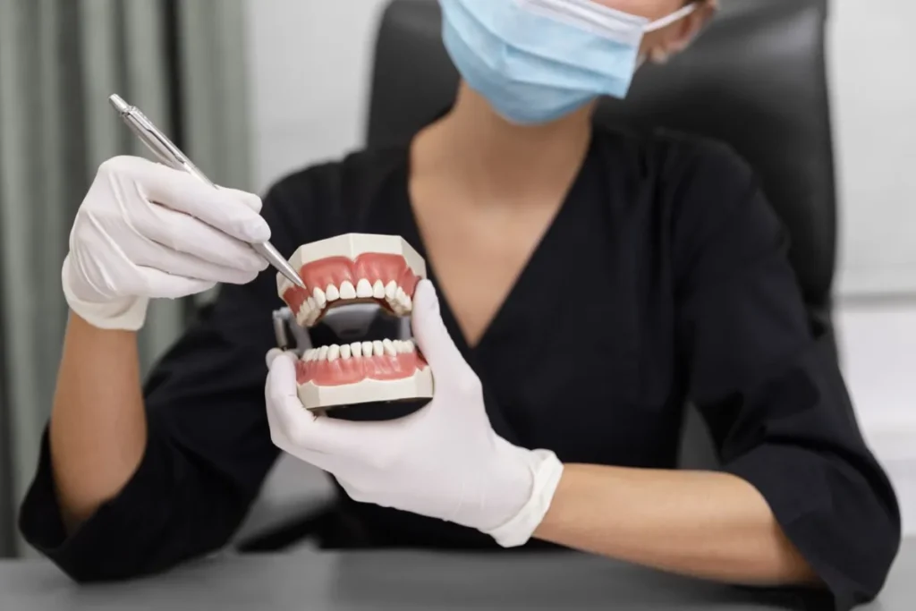 Prótesis dental en Ecuador - tipos de prótesis dentales modernas fijas y removibles