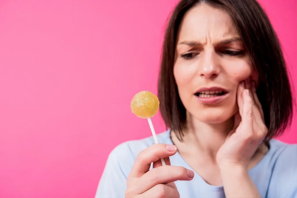 Dolor dental por consumo de dulces relacionado con sensibilidad o caries